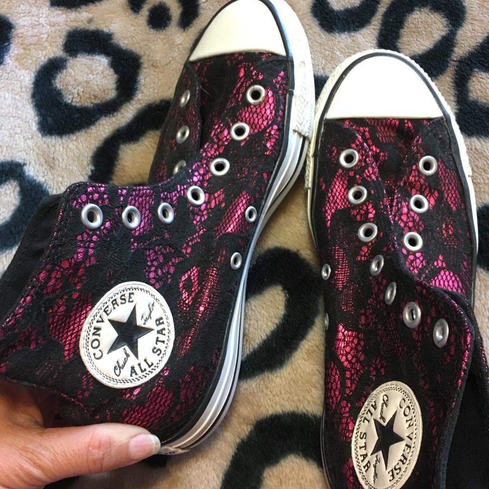 Pink and black lace Converse Chuck Taylors EUC